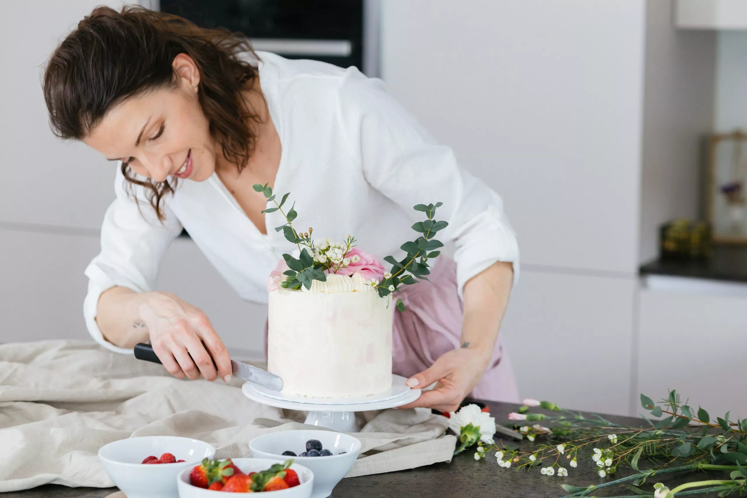 Alexandra Pürschl mit Torte